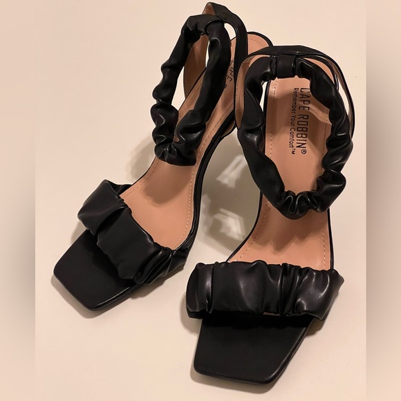 Cape Robbin Opale Square Open Toe Black Heels/Sandals, Size 10 - Picture 4 of 12